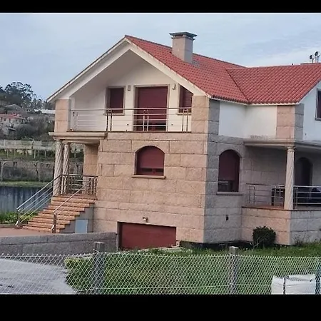 Cerca De La Playa *